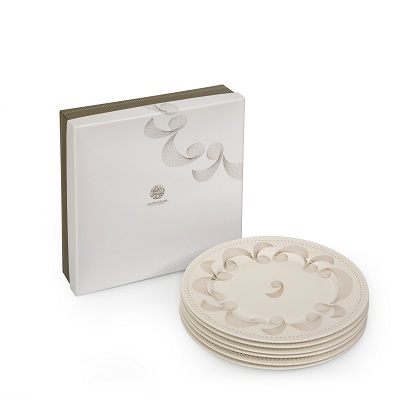 alt="dotted dinner plates with arabic calligraphy"