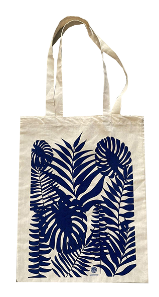 alt="tote bag with leaves design"