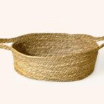 Straw basket in an oval shape, and a size of 44x301x5cm