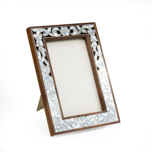 Flower Frame in Mother of Pearl Hlaf Engraved